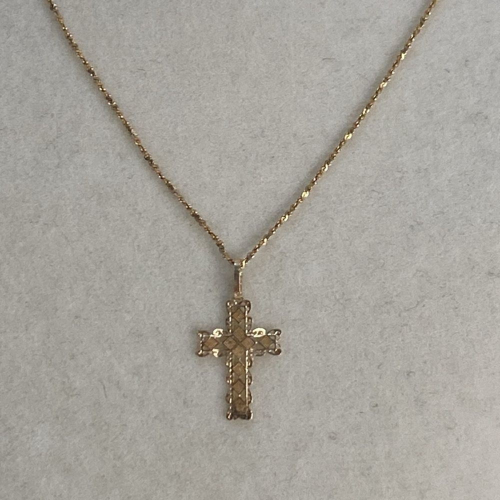 Jacmel Mauritius JCM 14k Yellow Gold Fancy Cutout Cross With AVL Twist Cut Chain